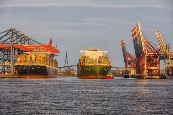 南沙到中东一个集装箱运费多少钱 南沙到中东一个集装箱运费多少钱